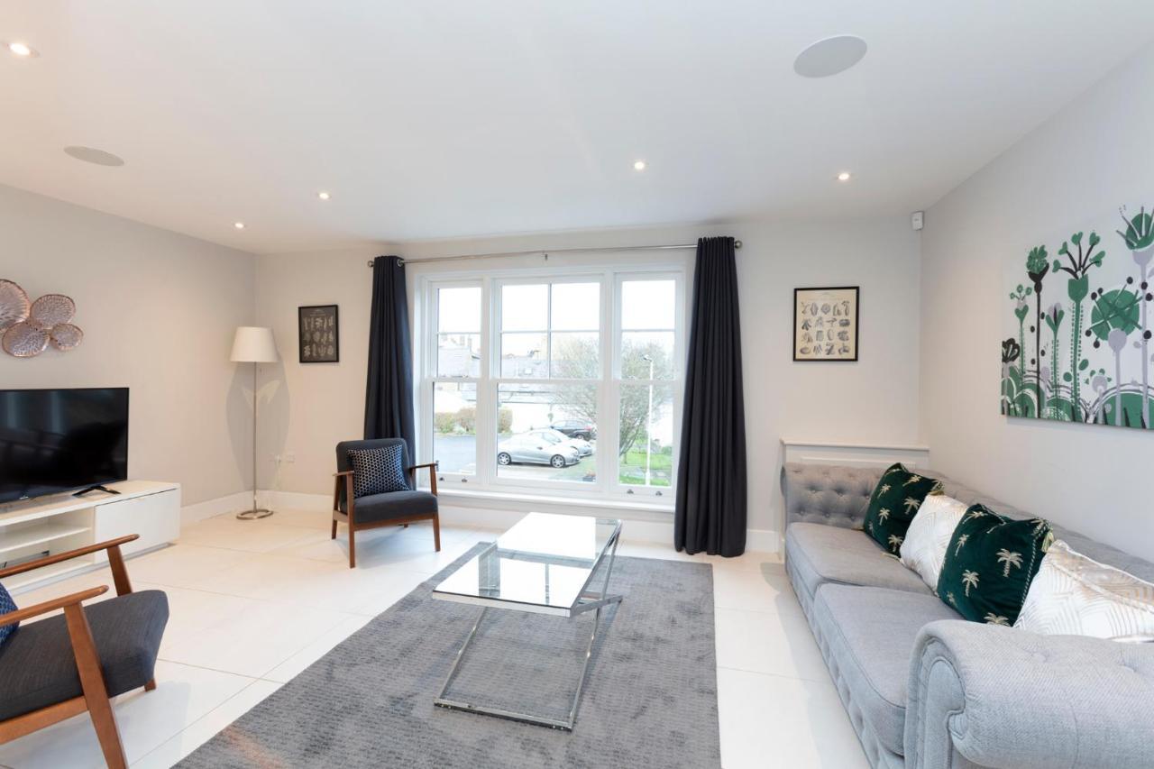 Stunning Town House With Parking Dom wakacyjny Windsor