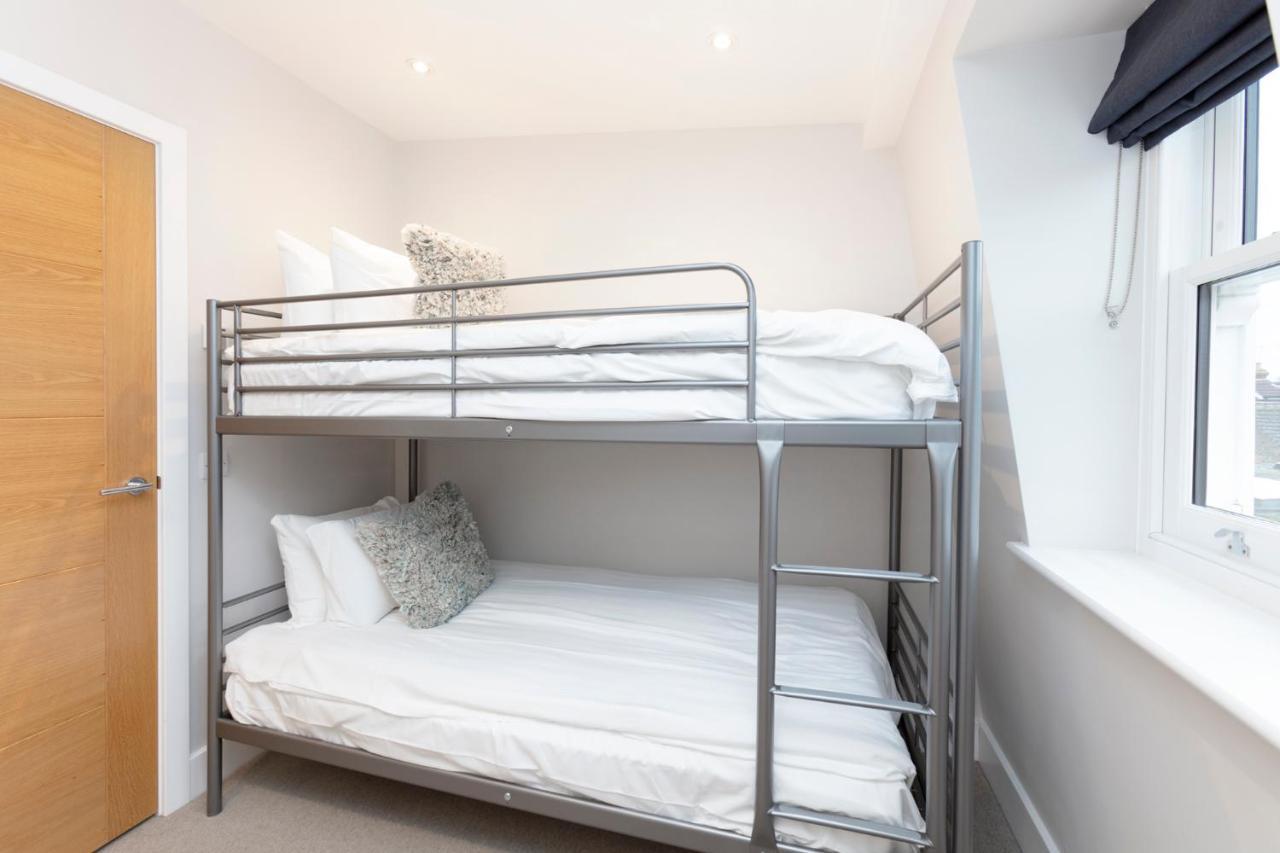 Stunning Town House With Parking Dom wakacyjny Windsor